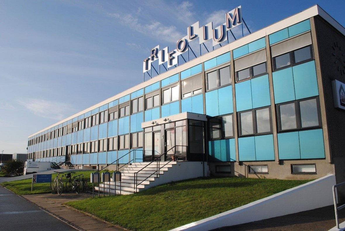 Trifolium med solceller i den oprindelige blå farve Trifolium med blå solceller