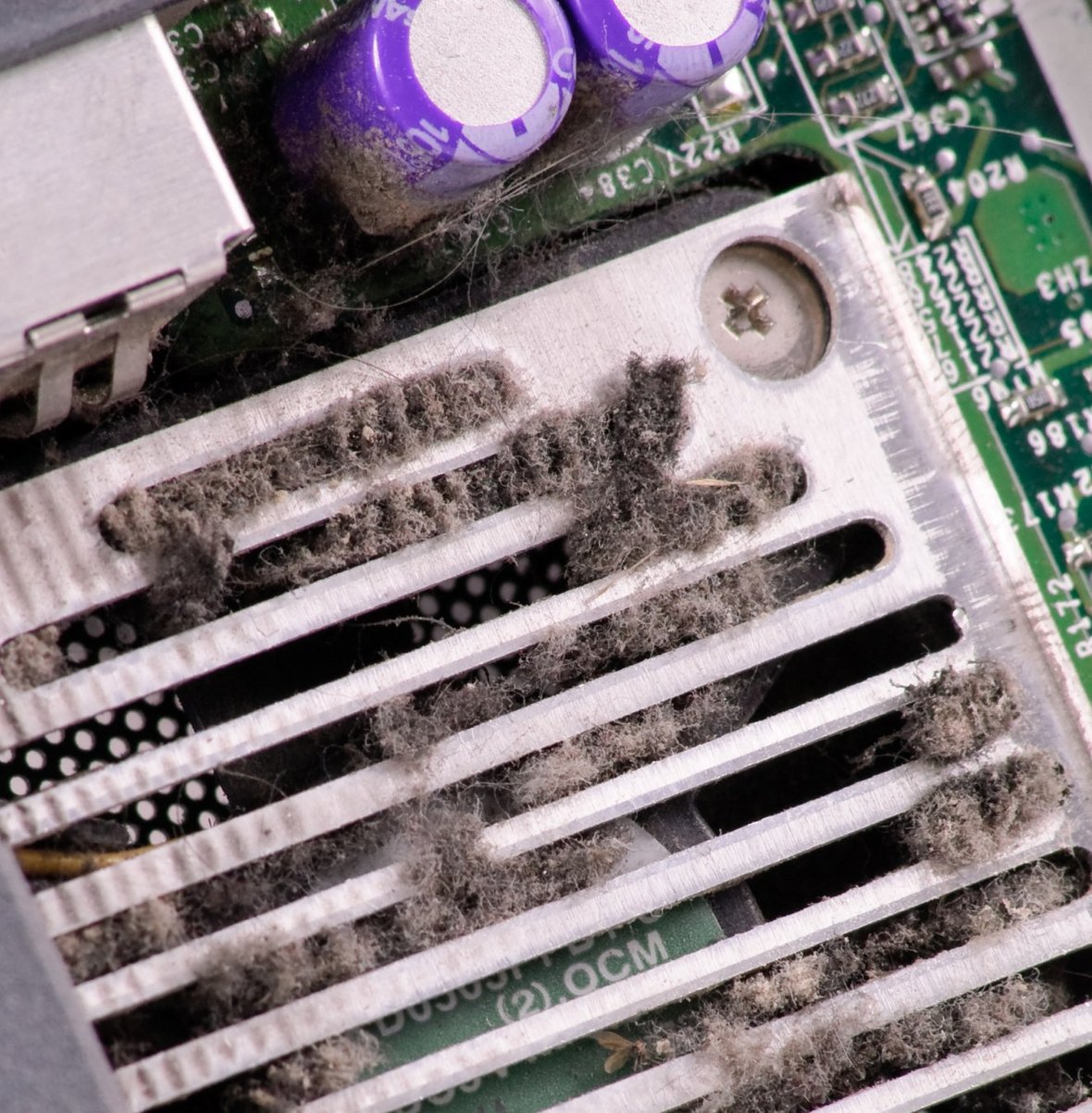 Støvet computer Støvede computere kan selvantænde