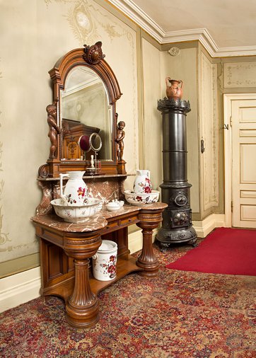 Toiletbord i Nationalmuseets klunkehjem