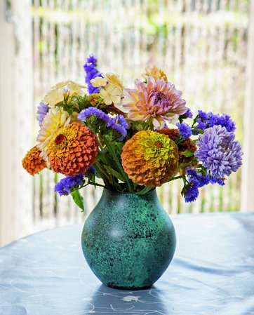 Ny buket af blomster fra haven hver uge
