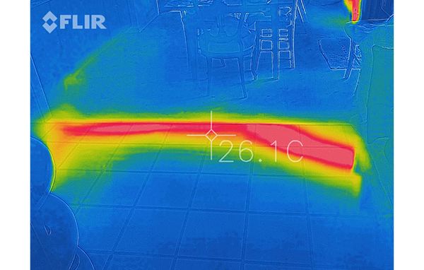 termografering5 Termograferingsfoto taget med Flir One Pro af et gulv med varmerør.