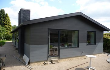 Her er huset med ny eternitfacade efter energirenovering.