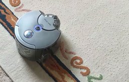 Er en robotstøvsuger lige så god som en almindelig støvsuger?