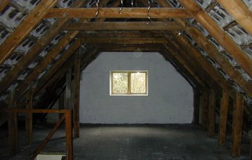Fygesne kan trænge ind i husets loftrum. Det kan du få din nabo til at holde øje med.