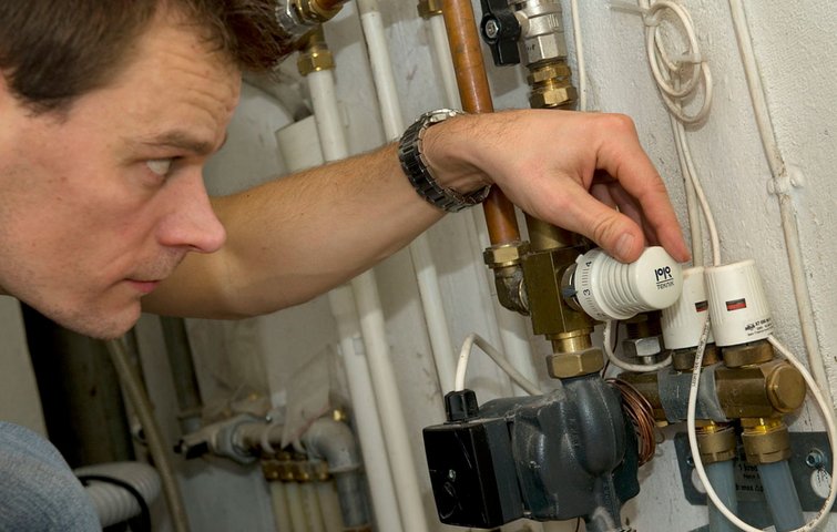 Kontrol af naturgasfyr. Naturgasfyr kan spare på energien