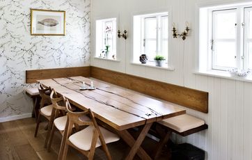 Hjemme hos Thomas Rode er det vigtigt med mange spisepladser i køkkenet. Foto: Lisbeth Holten.