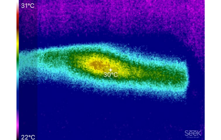 termografering4 Termograferingsfoto taget med Seek Thermal Compact XR af et gulv med varmerør.