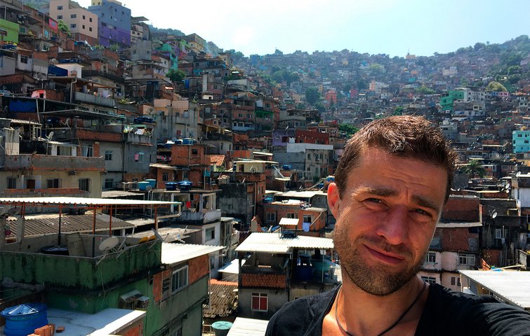At bo i en favela i Rio
