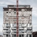 The Silo under renoveringen med kran foran