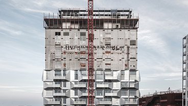 The Silo under renoveringen med kran foran
