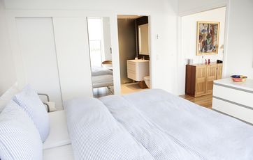 soveværelse skydedøre lys