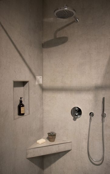 Betonlook2 Bruseniche med store fliser i betonlook.