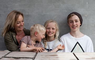 Anne Solmer og hendes tre børn: Mattis på 4, Sia Thit på 11 og Kalle på 14 år. Foto: Christina Kayser Onsgaard