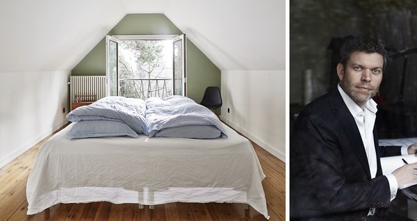 Arkitekt Anders Barslund og hans soveværelse Arkitekt Anders Barslund og hans soveværelse med udsigt til fyrretræet udenfor