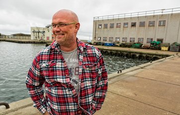 Klaus Hjorth på kajen i Nexø Havn