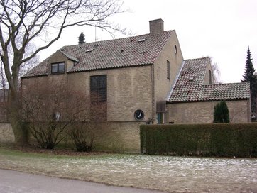 Den funktionelle villa er enkel, men har stadig et par raffinerede detaljer.