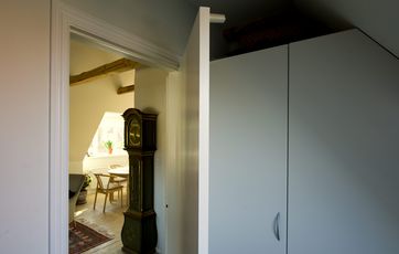 Hvis du insisterer på at slukke for varmen i enkelte af husets rum hen over vinteren, skal du huske at holde døren lukket.