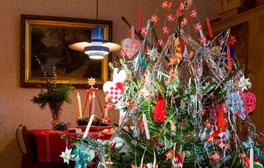 Sådan er de danske juletræer blevet pyntet gennem tiden