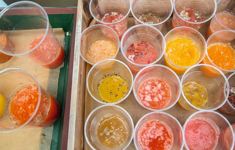 Tomatkerner i plastglas