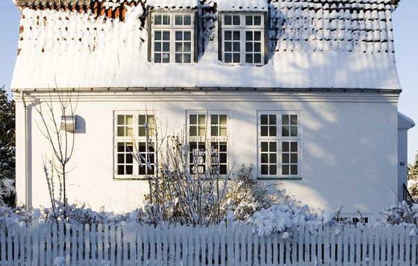 bortrejst vinterens ferier sne frost naboer