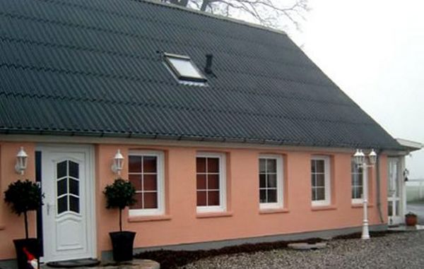 Landejendom malet med cementpulvermaling.
Foto: Udlånt af Skalflex