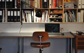 Lys ved skrivebord