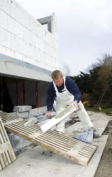 Byggesagkyndig kontrollerer byggeprojekt. Byggesagkyndig kontrollerer byggeprojekt.