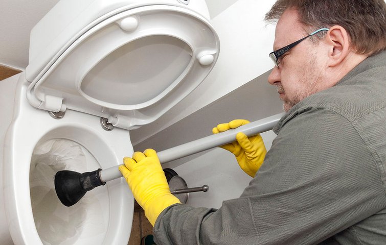 klamt gammel afløb på toilettet kan stoppe det