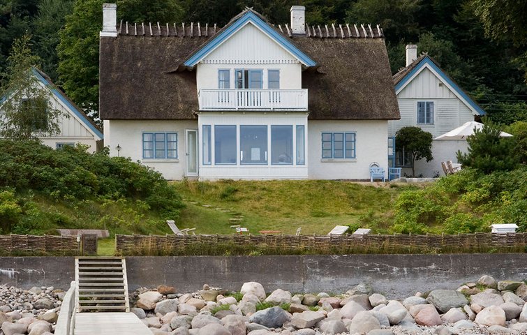 Stort hus ved vand