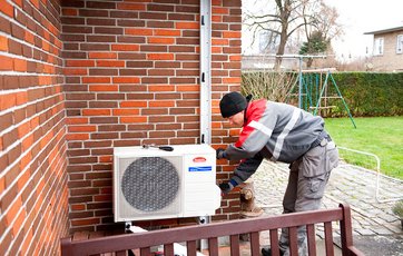 Dit hus skal kunne holde på varmen, for at du kan opnå et godt resultat med en varmepumpe, hvad enten det er jordvarme eller en luft til vand-varmepumpe.