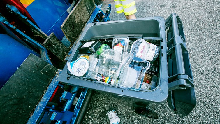 Emballage af plast eller plastik til affald.