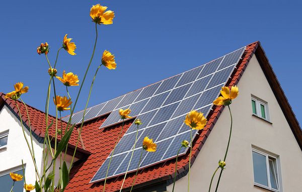 hus med solceller på taget