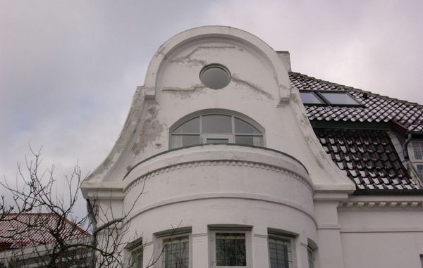 Revner på en pudset facade