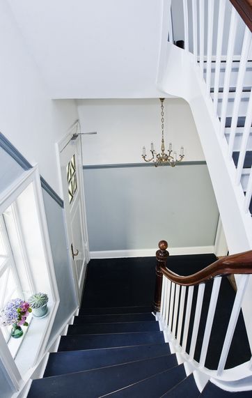 Trappe med linoleums gelænder
