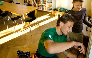 Du skal få lavet en tilstandsrapport og elinstallationsrapport for, at du kan tegne en ejerskifteforsikring ved køb og salg af bolig.