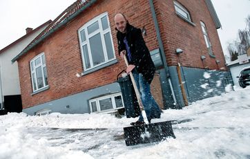 Læs hvad du kan gøre for at undgå, at dit fortov bliver spejlglat.