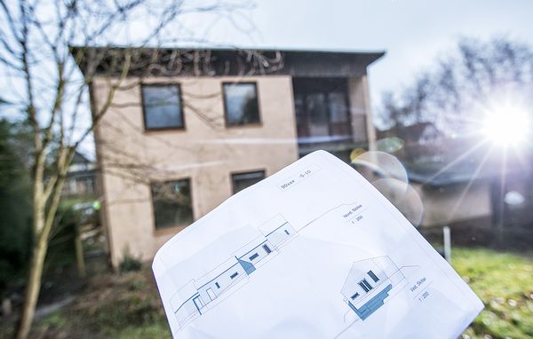 Skitse af nyt hus foran gammel villa