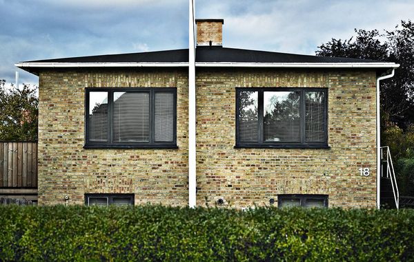 Klassisk bungalow i gulemursten