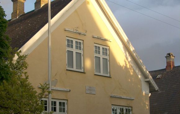 Hul og løs facadepuds