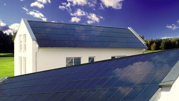 Solceller på tag af hus