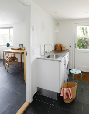Nu er kælderen bl.a. indrettet med en lille lejlighed med gæsteværelse, bad og toilet.
Foto: Frederikke Heiberg
