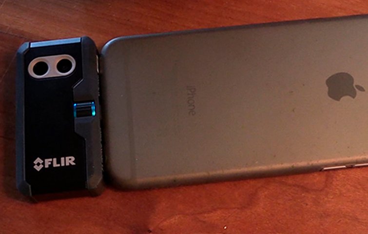 termografering7 Termokameraet Flir One Pro sidder i en iPhone
