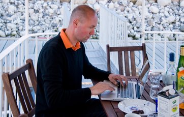 Lidt hjemmearbejde bliver der også tid til. Foto: Jan Knudsen.