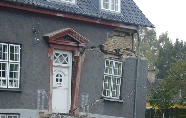 Er dit hus i risikozonen for at blive ramt af skader, kan du overveje at tegne særlige tillægsforsikringer til din husforsikring.