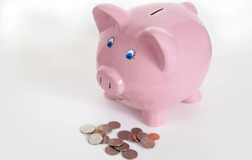 Er du blevet arbejdsløs og er det svært at få pengene til at løbe rundt, så kan du se, om du kan frigøre en del af din evt. formue.