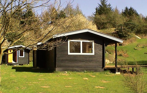 Sommerhus i grønt område