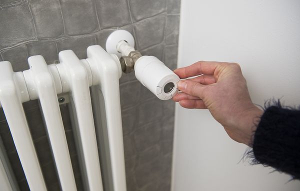 Ny mulighed: Varm boligen op med gas og varmepumpe Varmen fra din radiator kan komme fx komme fra naturgas eller en varmepumpe.