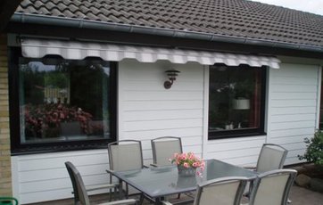 Let facade og nye vinduer.