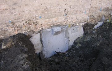 Understøbning af eksisterende fundament.
Foto: Venligst udlånt af Dansk Fundering.