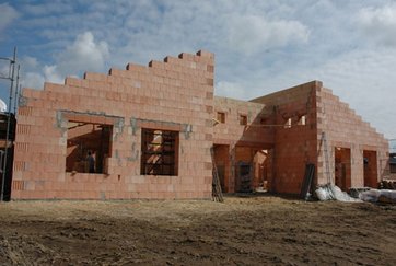 Parcelhus i teglblokke under opførelse i Varde. Venlist udlånt af Scanoton.